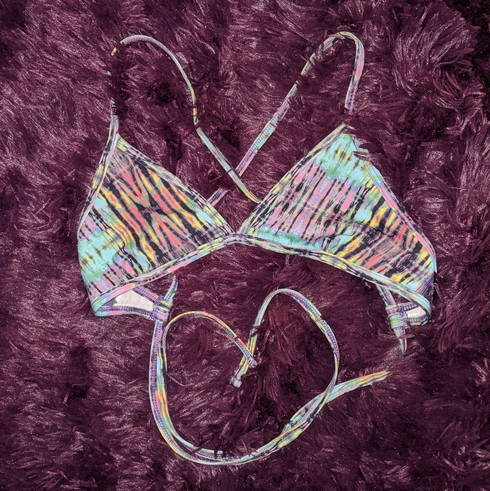 Medium Tie Dye Joyln Triangle Top